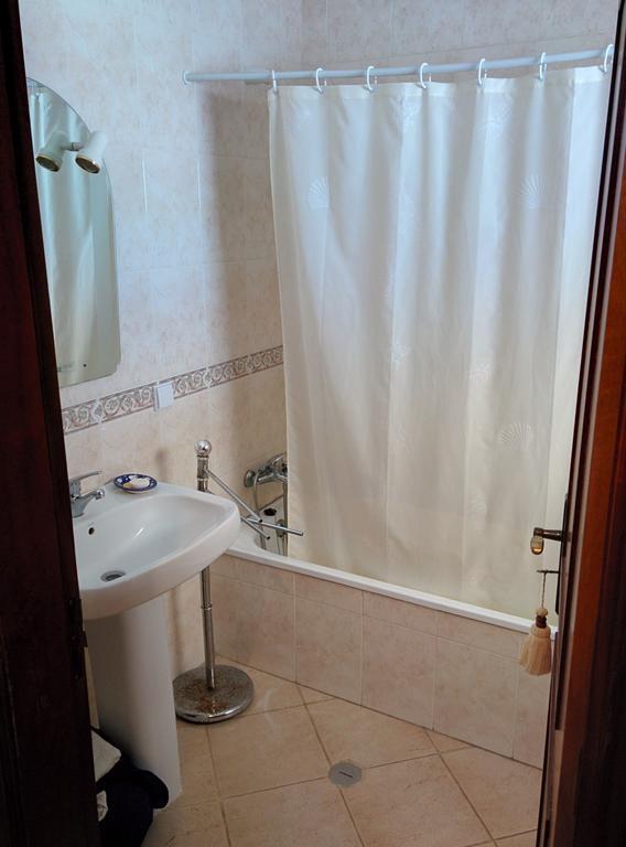 Erike Guest House Carvoeiro  Habitación foto